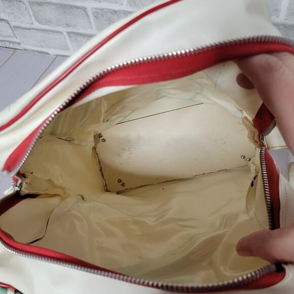 Vintage TWA White Carry-on with Matching Travel Pouch with Contents - Picture 4 of 14